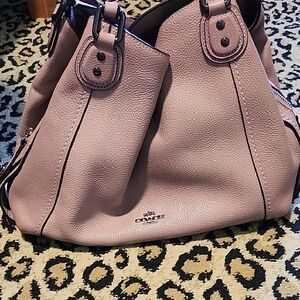 New WOT Coach Mauve Leather Shoulder Bag.  Snap And Zipper Closure